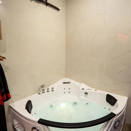 Capsule Japon - Jacuzzi - Netflix & Ecran Cinema - Xbox Trith-Saint-Leger