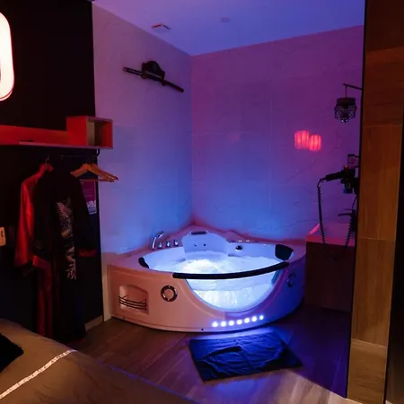 Capsule Japon - Jacuzzi - Netflix & Ecran Cinema - Xbox Appartement